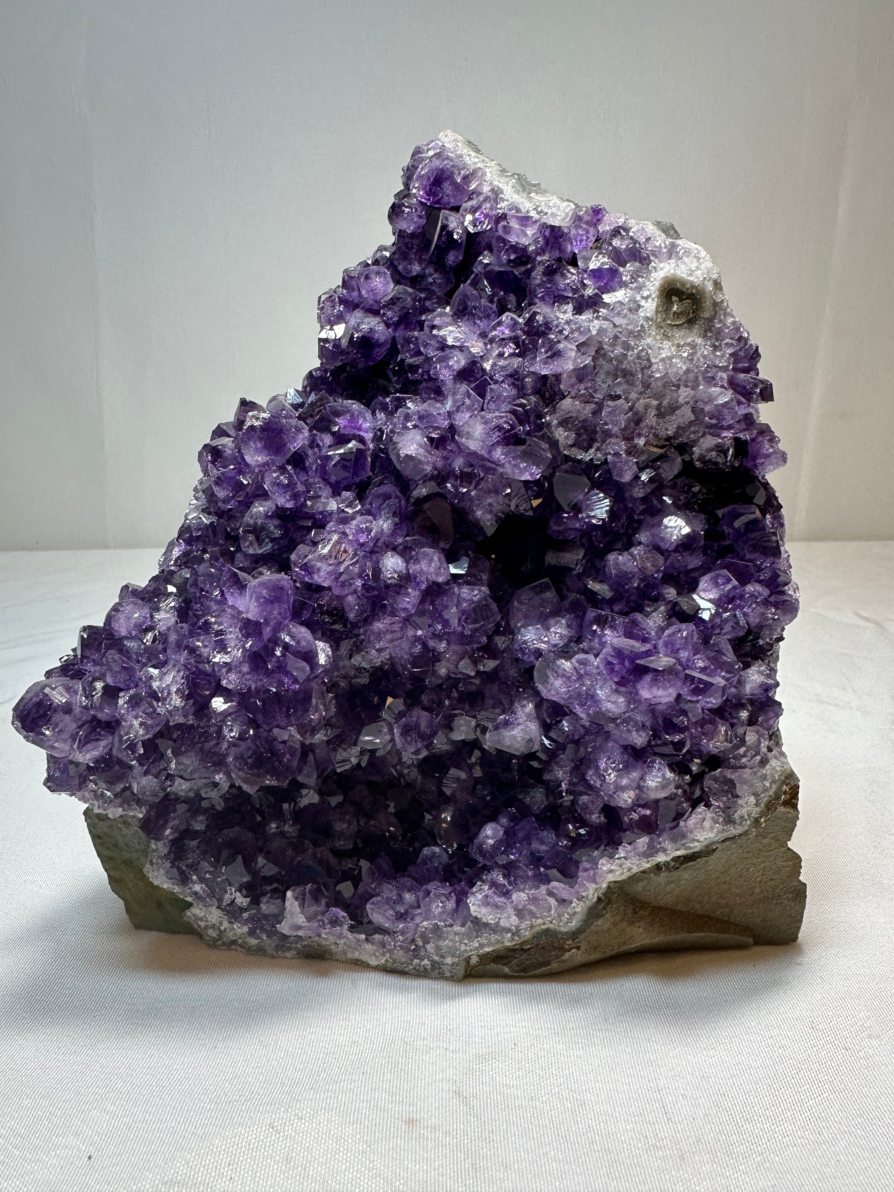 Amethyst w/ cut base (high grade)