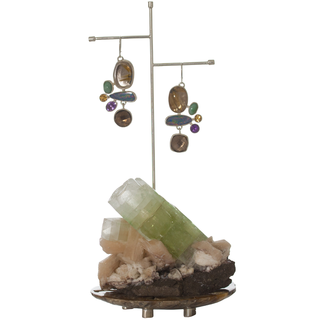 Boucles d'oreilles en quartz rutile et opale sur apophyllite