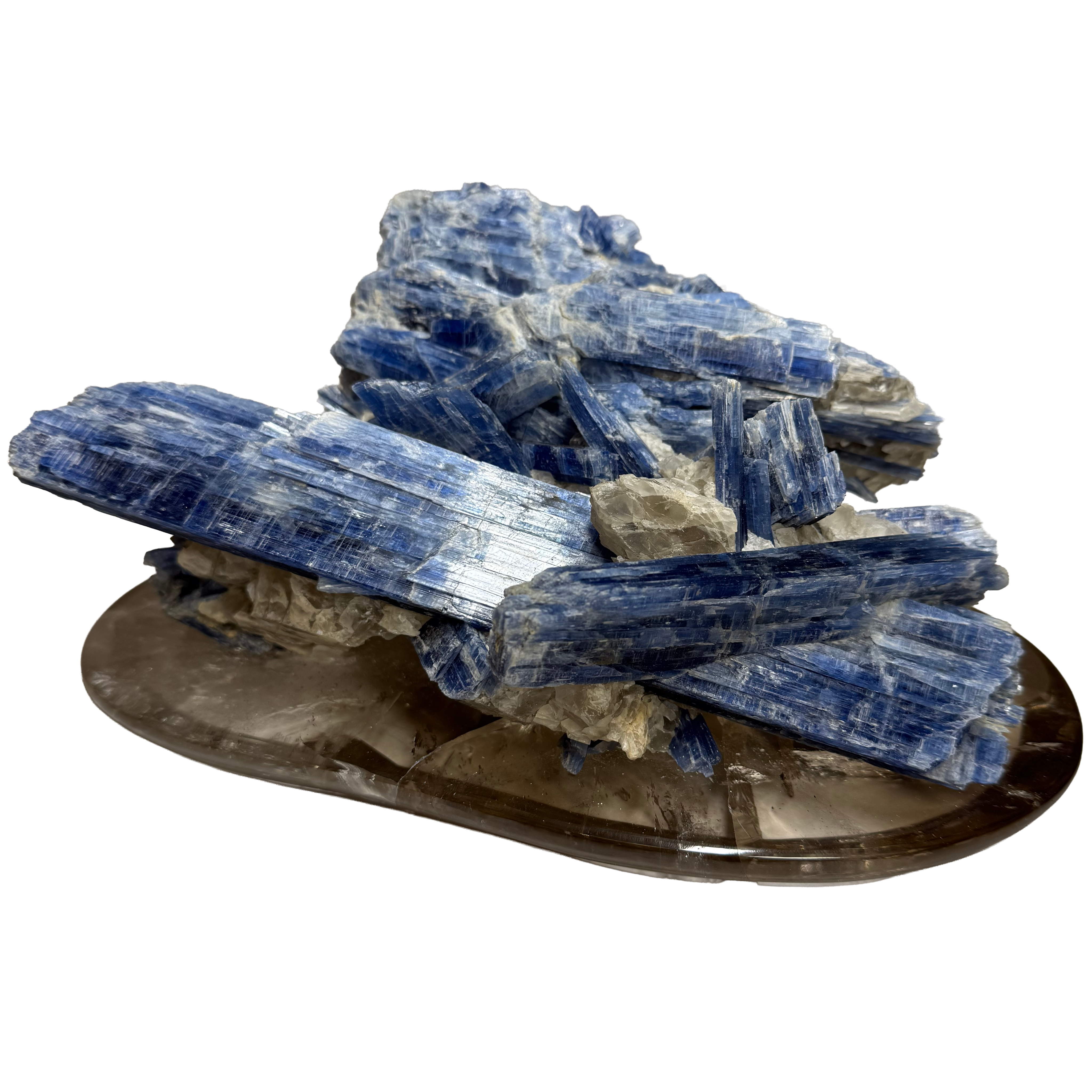 Cyanite sur socle de cristal fumé