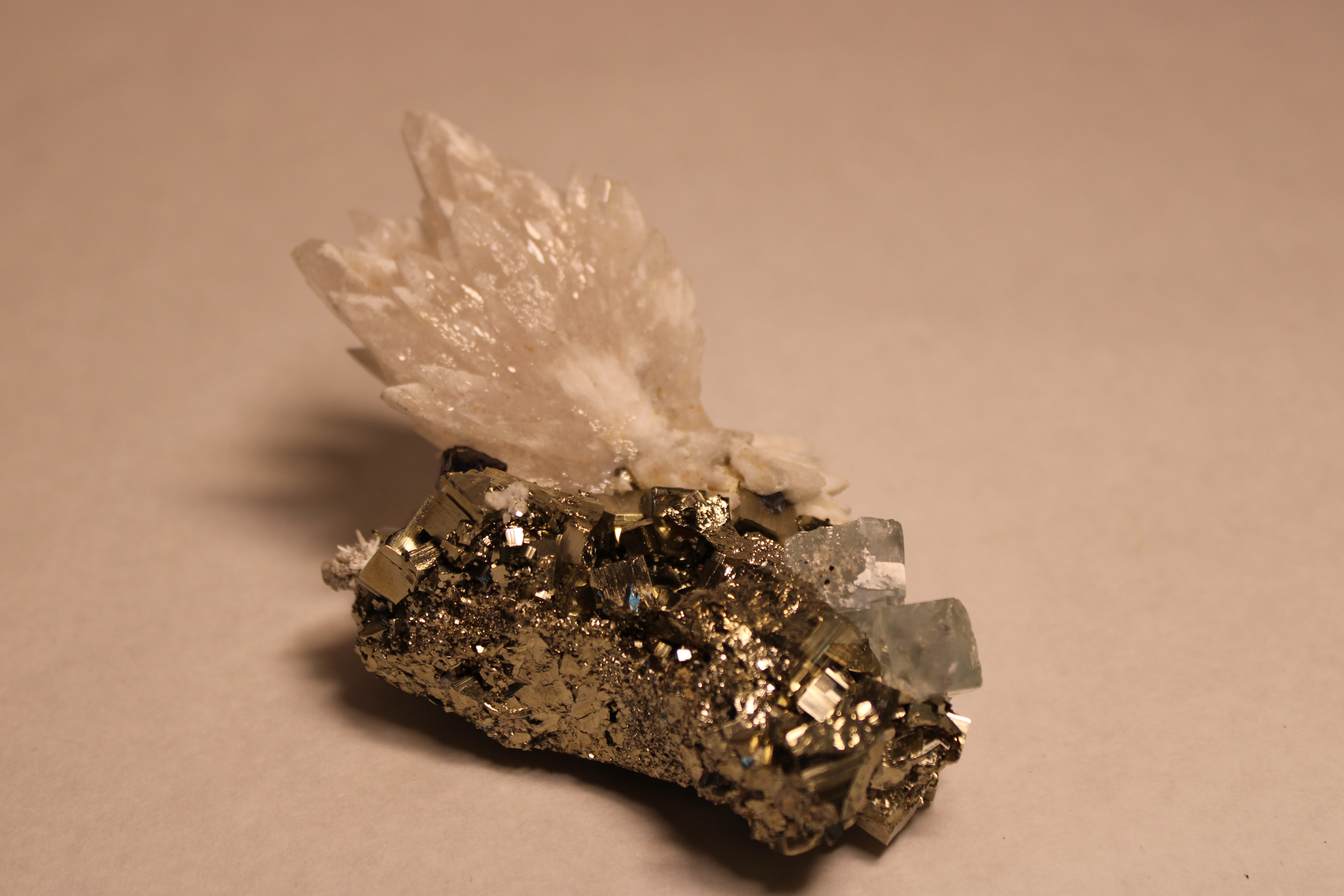 Mangano Calcite, Sphalerite, Fluorite (MQ)