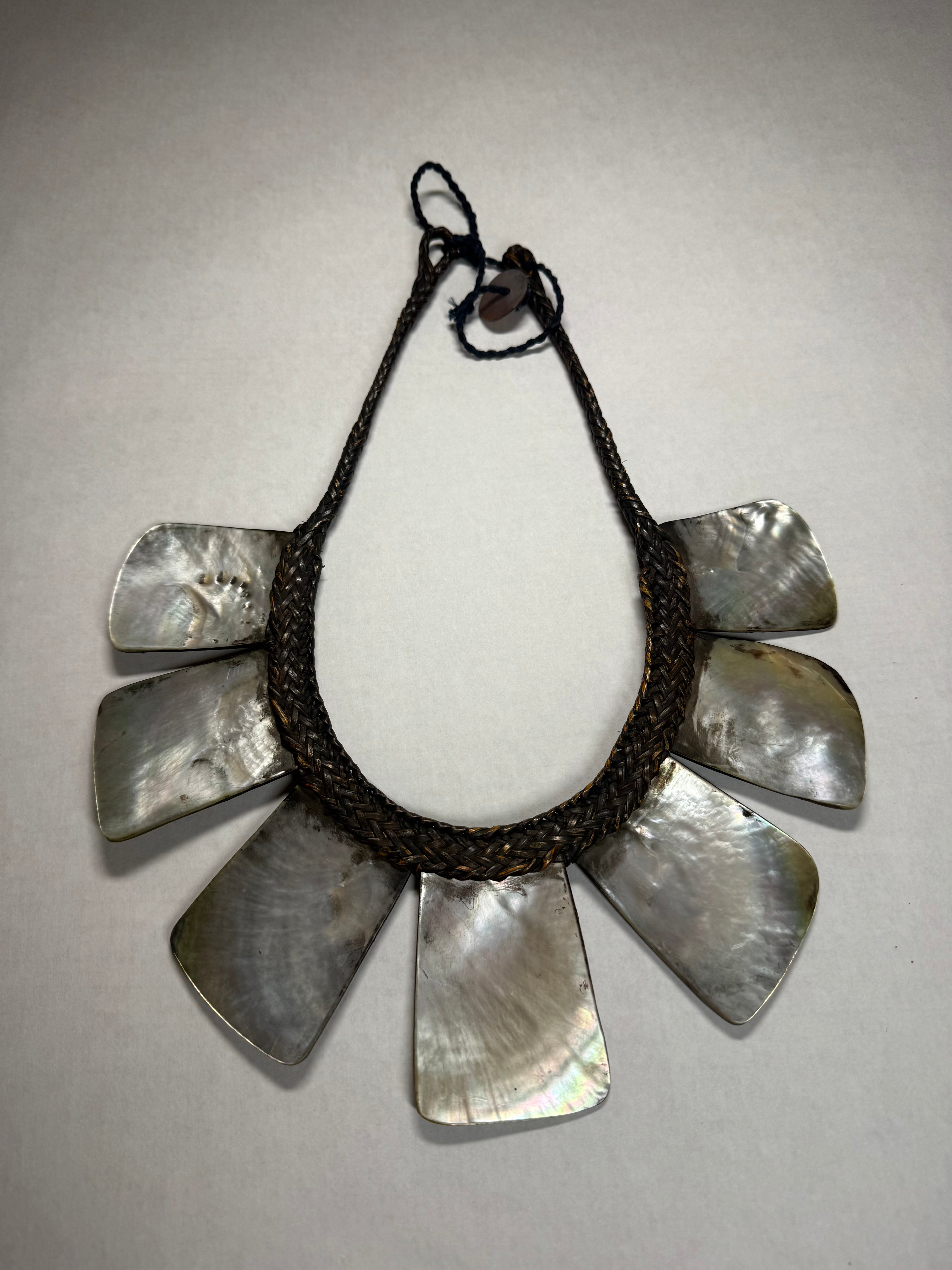 Collier historique en coquillages et cuir (Afrique) 1